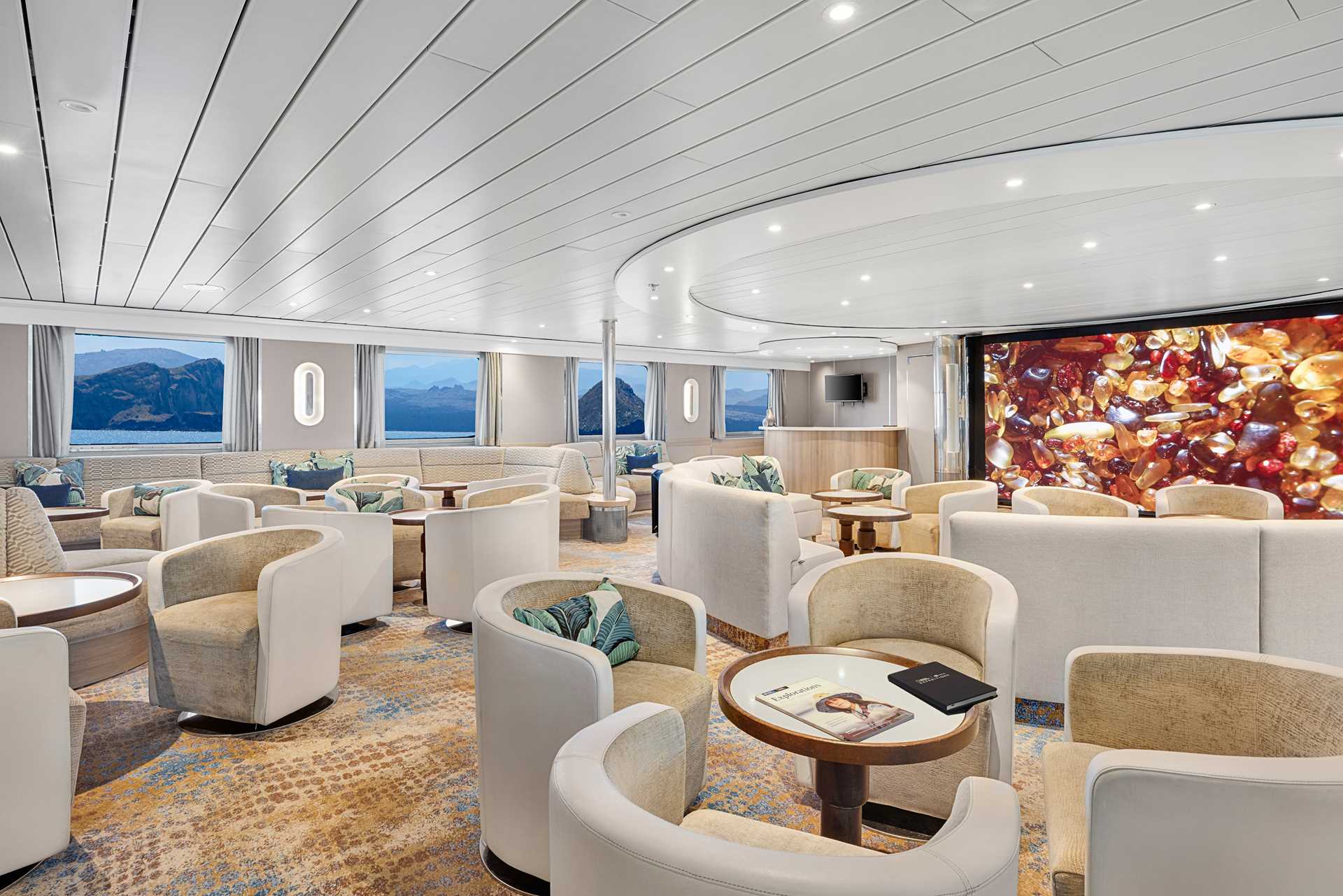 Large RGB-LEX-Ship NG Gemini Interior Discovery Lounge DS6946.jpg